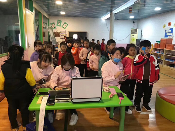 易视界公益行走进幼儿园