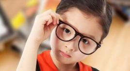10岁娃双眼近视都超300度 家长要如何保证孩子不近视？